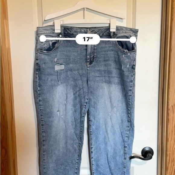 EST. 1946 Women's Distressed Blue Jeans Size 16W - Picture 2 of 7
